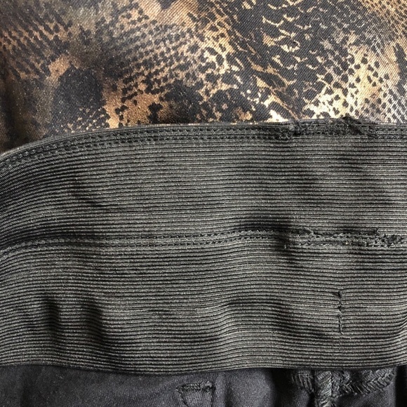 Coco + CARMEN - Black & Gold Metallic Snakeskin Pull-on Pants - Size XL - Picture 3 of 6